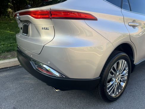 Used 2024 Toyota Venza XLE AWD/4WD image 38