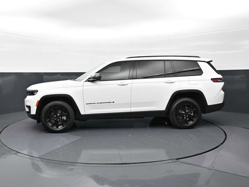 Used 2024 Jeep Grand Cherokee L Laredo RWD image 8