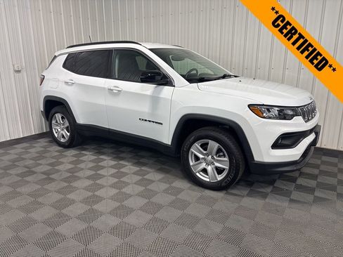 Certified 2022 Jeep Compass Latitude w/ Convenience Group AWD/4WD image 1