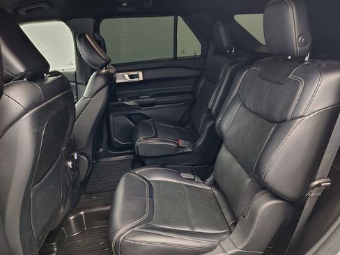 Used 2020 Ford Explorer ST image 28