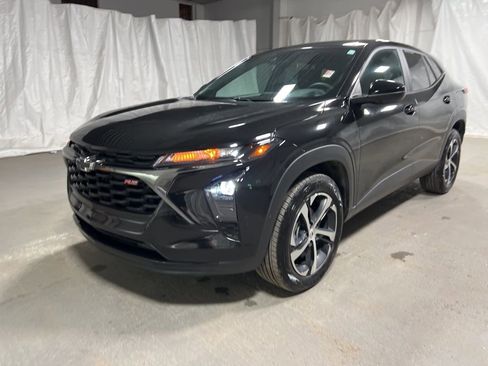 Used 2025 Chevrolet Trax RS image 3