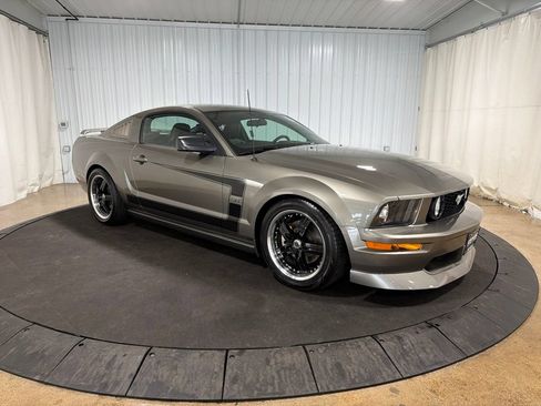 Used 2005 Ford Mustang GT RWD image 11