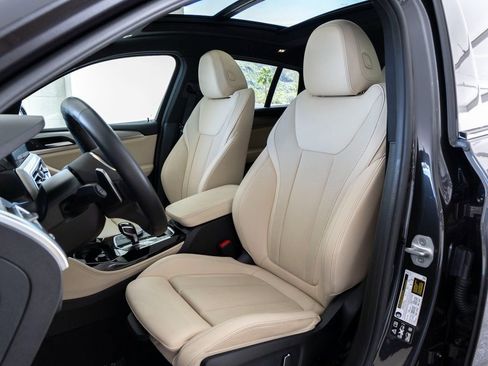 Certified 2025 BMW X4 xDrive30i image 18