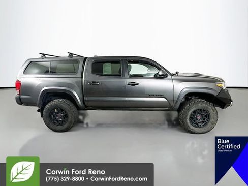 Used 2017 Toyota Tacoma TRD Sport AWD/4WD image 10