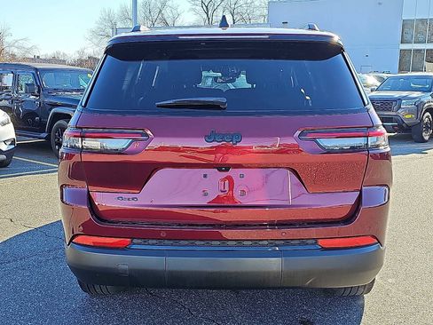 Used 2023 Jeep Grand Cherokee L Laredo image 5