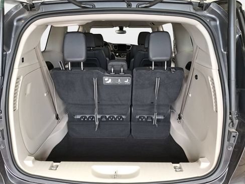 Used 2017 Chrysler Pacifica Touring-L FWD image 14
