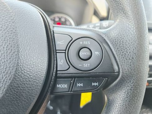 Used 2021 Toyota RAV4 LE AWD/4WD image 21
