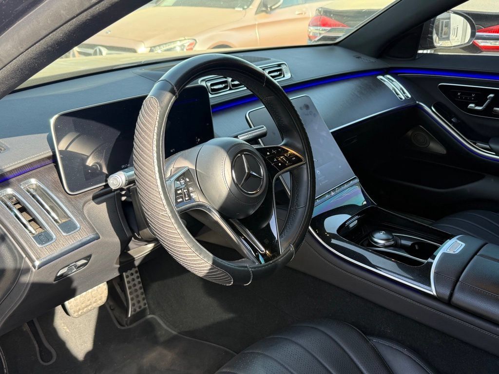 Used 2022 Mercedes-Benz S 580 4MATIC Sedan image 2