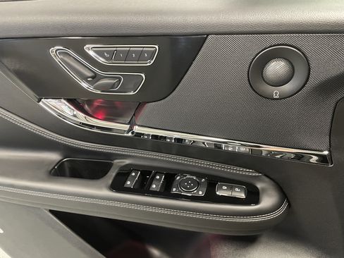 New 2025 Lincoln Corsair Reserve w/ Equipment Group 202A image 21