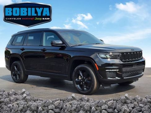 Used 2025 Jeep Grand Cherokee L Limited w/ Black Appearance Package AWD/4WD image 2