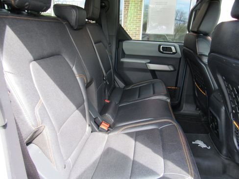 Used 2023 Ford Bronco Badlands image 36