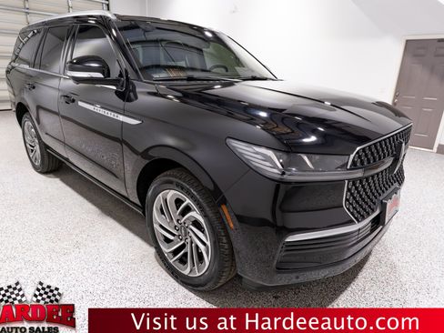 Used 2025 Lincoln Navigator Reserve AWD/4WD image 6