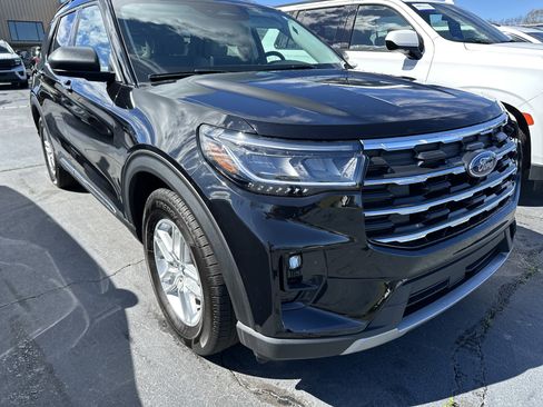 Used 2025 Ford Explorer Active w/ Active Comfort Package image 3