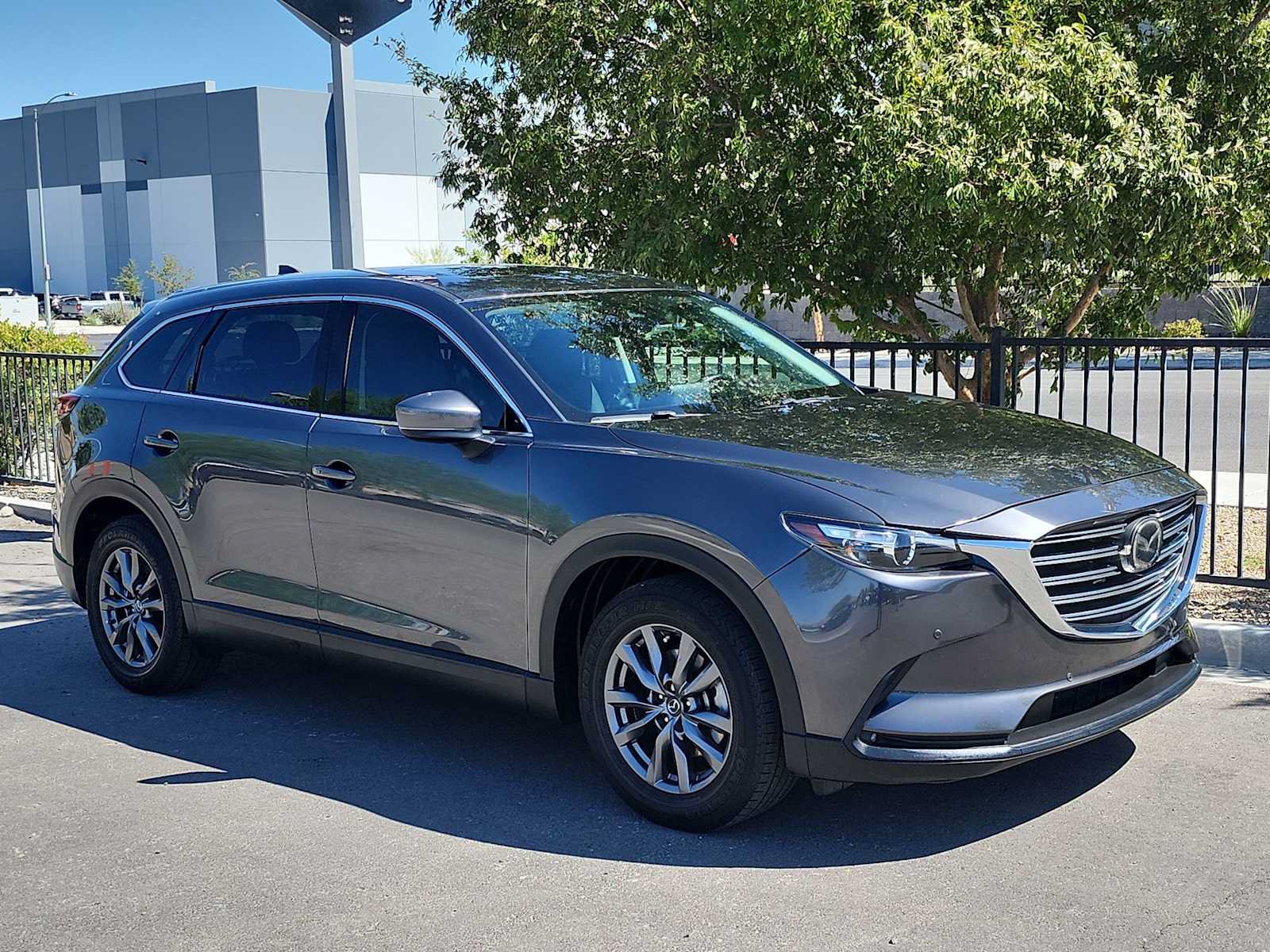 Used 2020 MAZDA CX-9 Touring w/ Touring Premium Package FWD image 2