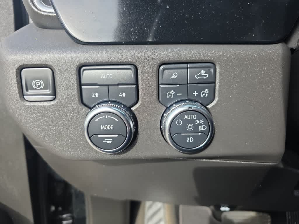 Used 2025 GMC Sierra 1500 SLT AWD/4WD image 19