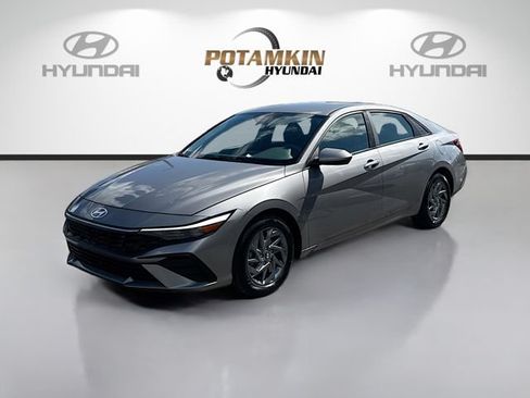 Certified 2024 Hyundai Elantra SEL FWD image 1