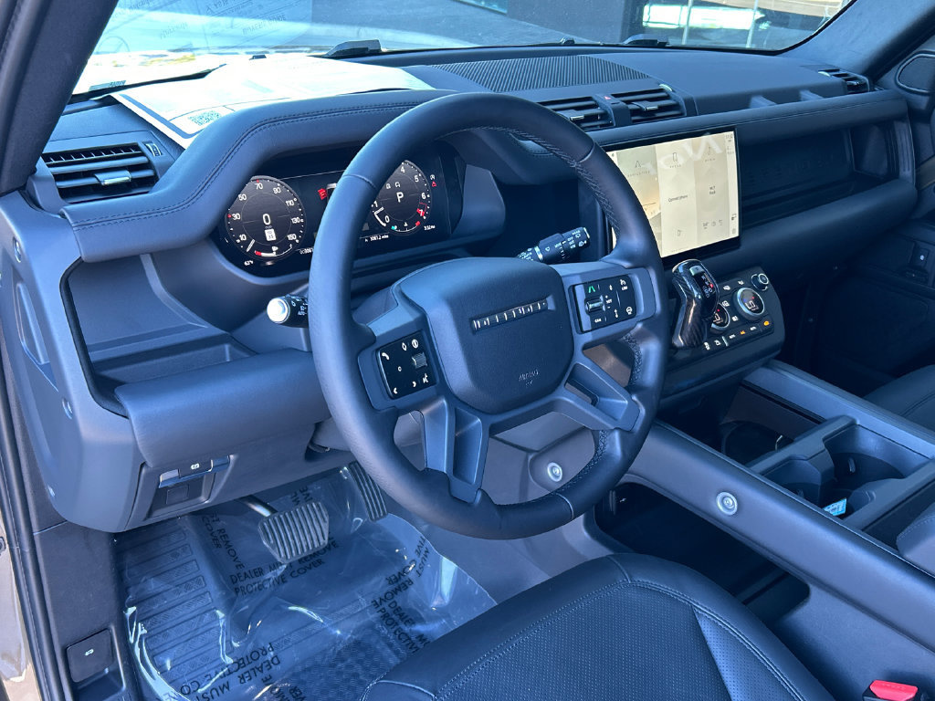 Used 2025 Land Rover Defender 130 X-Dynamic SE AWD/4WD image 15