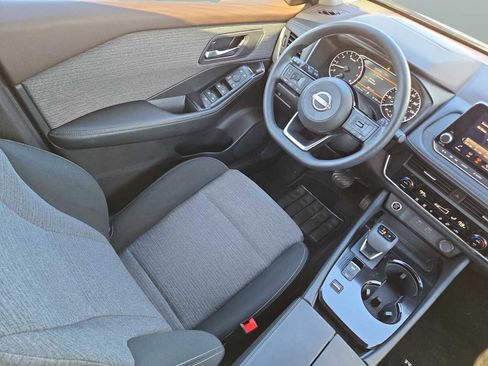 Used 2023 Nissan Rogue SV image 16