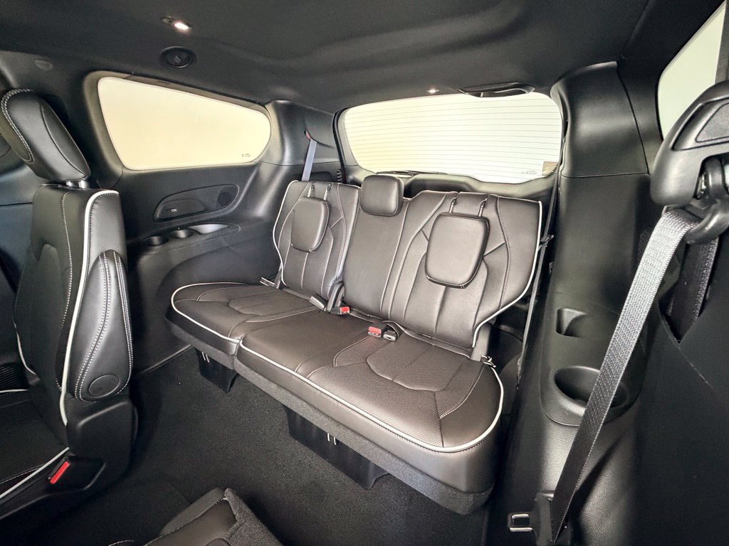 New 2027 Chrysler Pacifica Limited AWD/4WD image 6