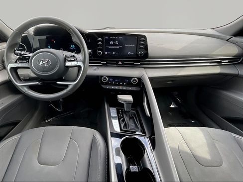 Used 2022 Hyundai Elantra SEL w/ Convenience Package FWD image 7