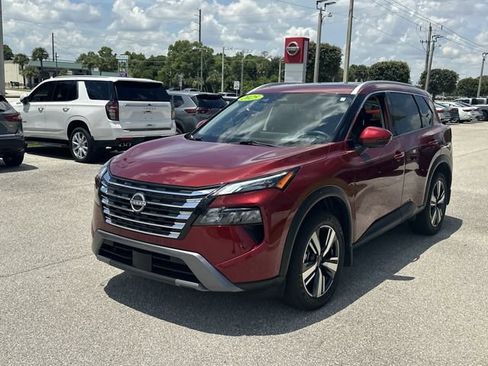 Used 2025 Nissan Rogue SL w/ SL Premium Package FWD image 3