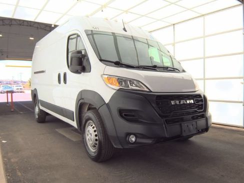Used 2025 RAM ProMaster 2500 w/ Convenience Group FWD image 2