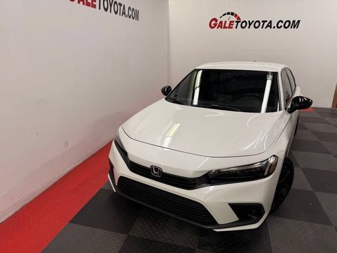 Used 2022 Honda Civic Sport image 3