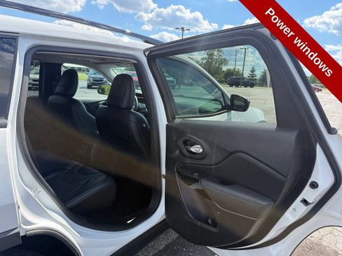 Used 2022 Jeep Cherokee Latitude Lux w/ Sun & Sound Group AWD/4WD image 38