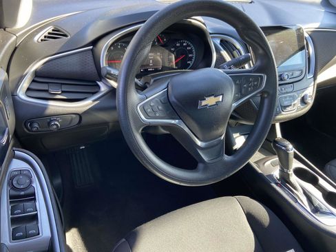 Used 2020 Chevrolet Malibu LS image 2