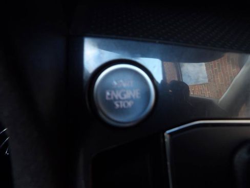 Used 2018 Volkswagen Tiguan SE FWD image 22