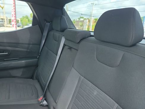 Used 2025 Hyundai Santa Cruz SE FWD image 10