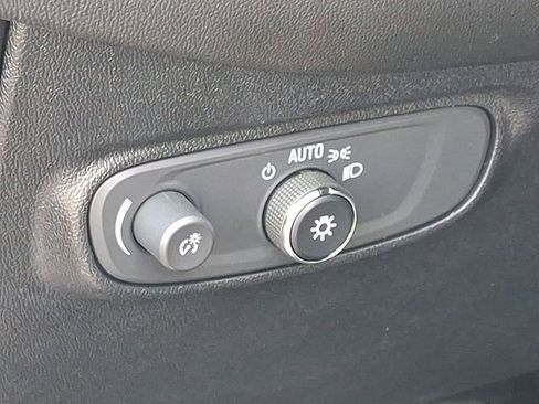 Used 2019 Chevrolet Equinox LT AWD/4WD image 32