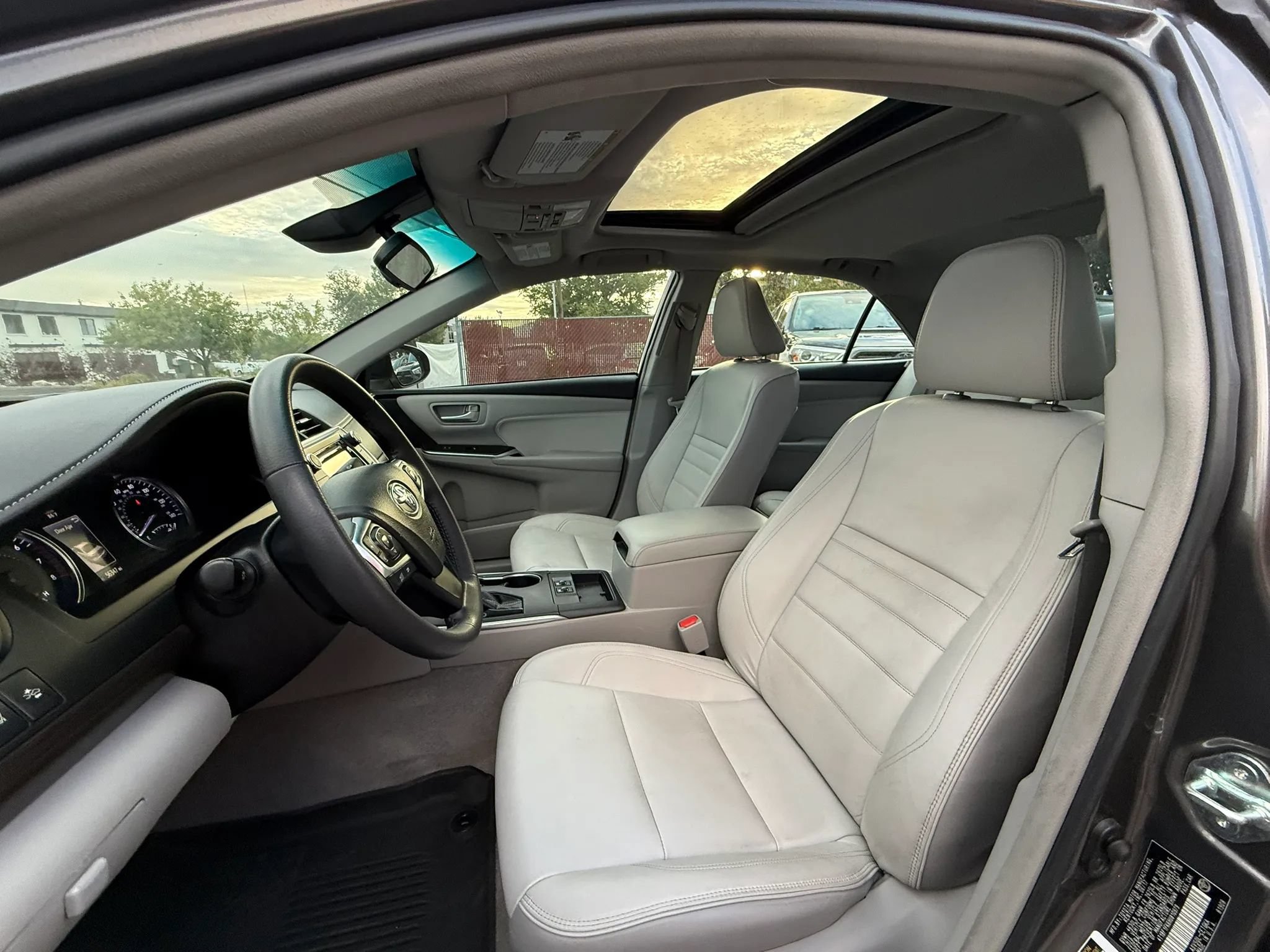 Used 2017 Toyota Camry XLE w/ Moonroof Package FWD image 11