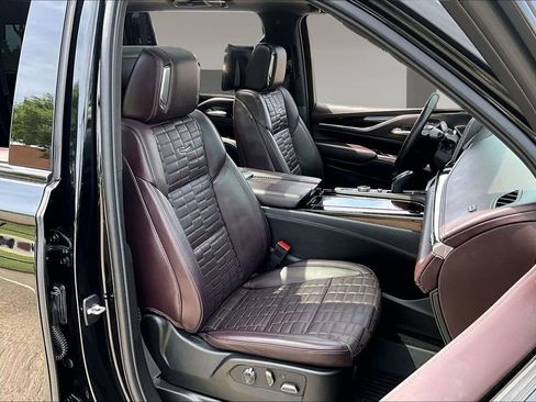 Used 2024 Cadillac Escalade ESV Premium Luxury Platinum AWD/4WD image 7