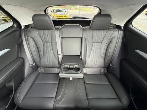 Used 2024 Buick Envision Avenir AWD/4WD image 43