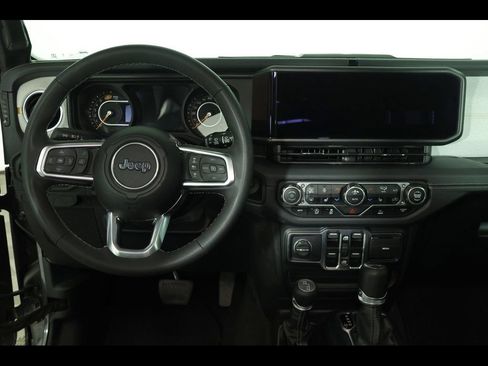 Used 2025 Jeep Wrangler Unlimited Sahara AWD/4WD image 13