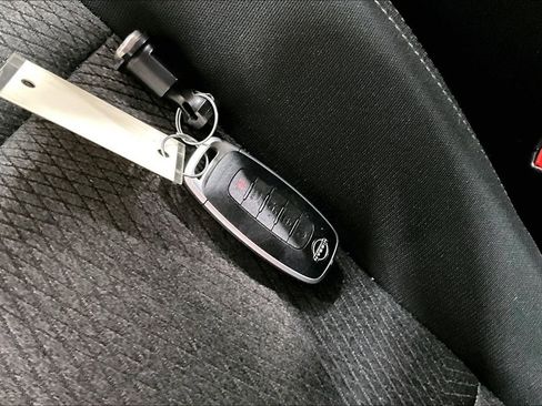 Used 2025 Nissan Rogue SV image 10