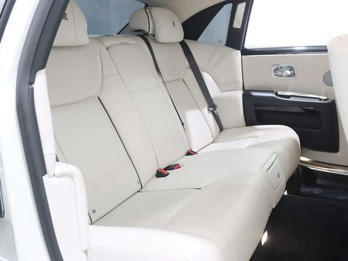 Used 2016 Rolls-Royce Ghost RWD image 33