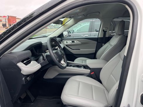 Used 2025 Ford Explorer Active w/ Active Comfort Package AWD/4WD image 11