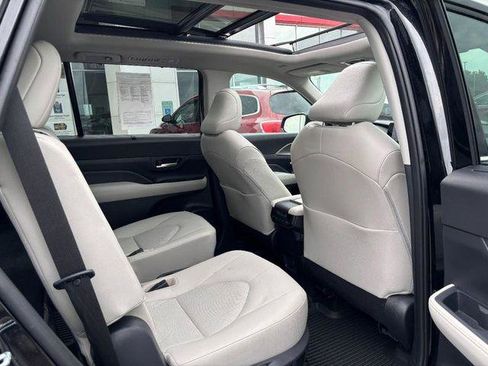 Certified 2024 Toyota Grand Highlander AWD image 10