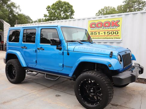 Used 2015 Jeep Wrangler Unlimited Sahara AWD/4WD image 2