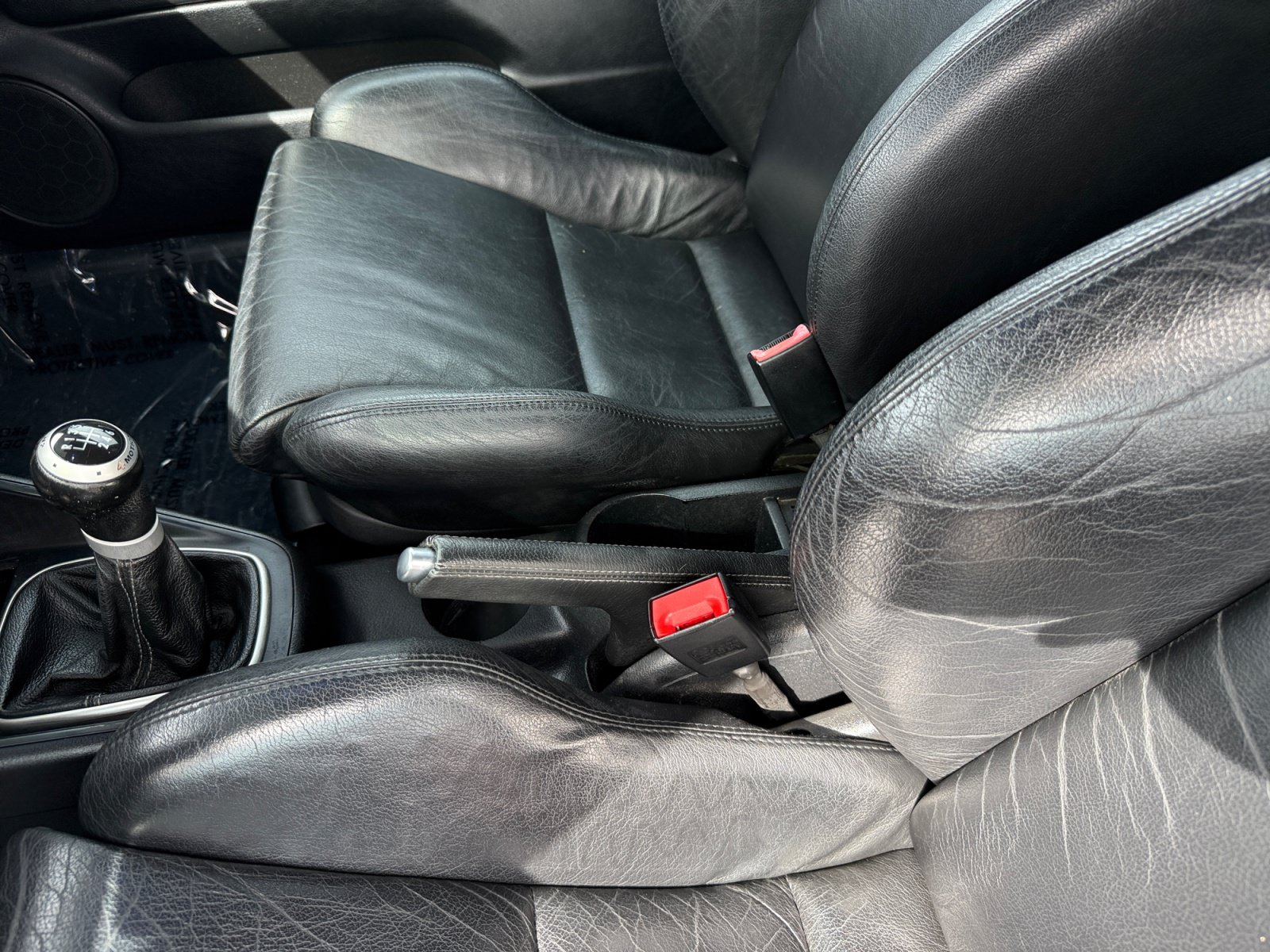 Used 2004 Volkswagen R32 AWD/4WD image 14