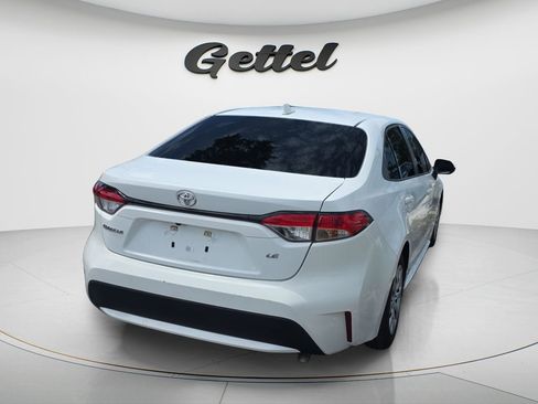 Used 2022 Toyota Corolla LE FWD image 3