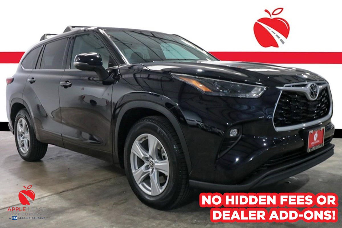 Used 2022 Toyota Highlander LE FWD image 1