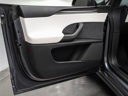 Used 2022 Tesla Model X Plaid image 28