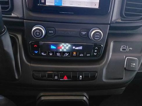 Used 2025 RAM ProMaster 2500 w/ U-Haul Equipment Group FWD image 17
