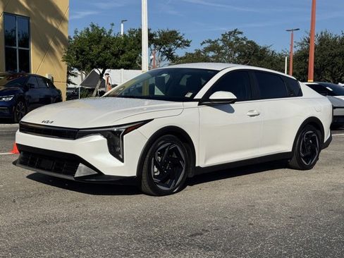 Certified 2025 Kia K4 EX image 2