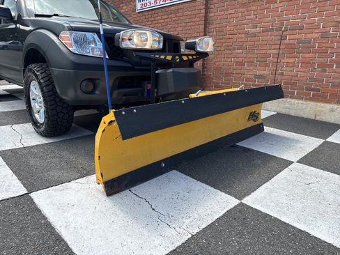 Used 2012 Nissan Frontier SV AWD/4WD image 16