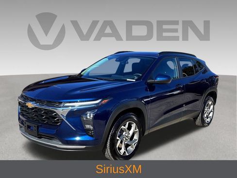 Used 2024 Chevrolet Trax LT FWD image 3