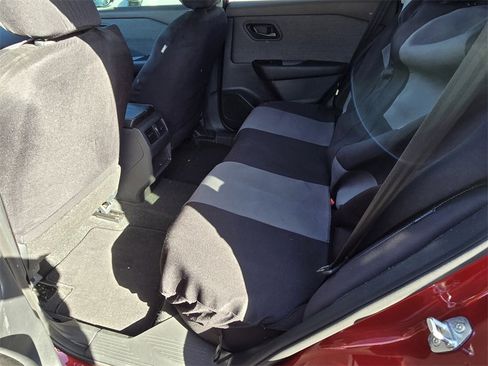 Used 2023 Nissan Rogue S image 9